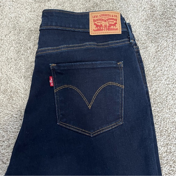 Levi’s mid rise skinny stretchy dark blue jeans - Picture 10 of 11